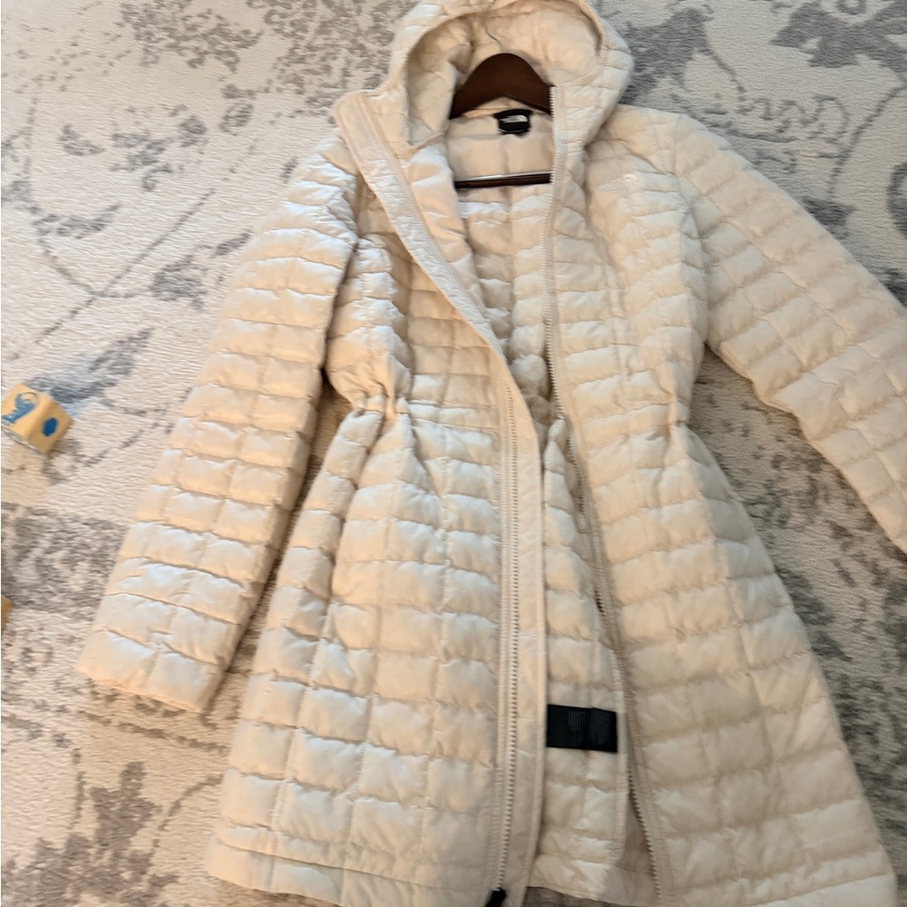 The North Face Women's Cream Hooded Puffer Jacket